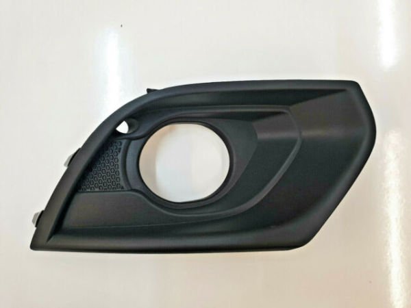 OPEL CORSA E ON TAMPON SİS FARI ÇERÇEVESİ KAPAĞI SAĞ ( SİSLİ - NİKELAJSIZ TİP )