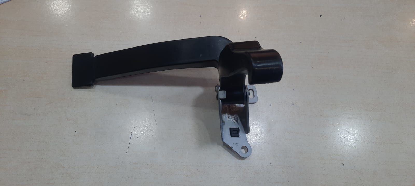 PEUGEOT 3008 ( P84E ) / 5008 ( P87E ) 2016--> MOTOR KAPUT KİLİT AÇMA DİLİ ( MONTAJ MALI )